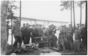 The beavers being readied for loading on the plane in Frösön. Festin on the left of the cage was the passenger with them. Photograph by Nils Thomasson, in Jamtli archive NTh15017